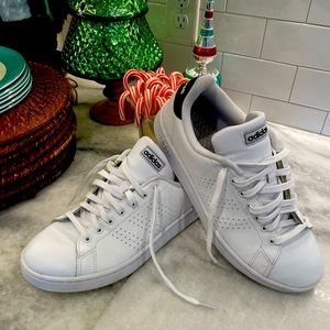 ⭐️EUC⭐️ Adidas. White Athletic Shoes with Cloudfoam insoles. Mens. Size 9.5